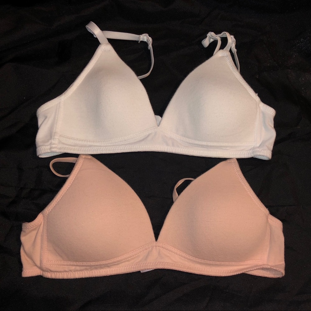 Like new pair of bras size 34-B.